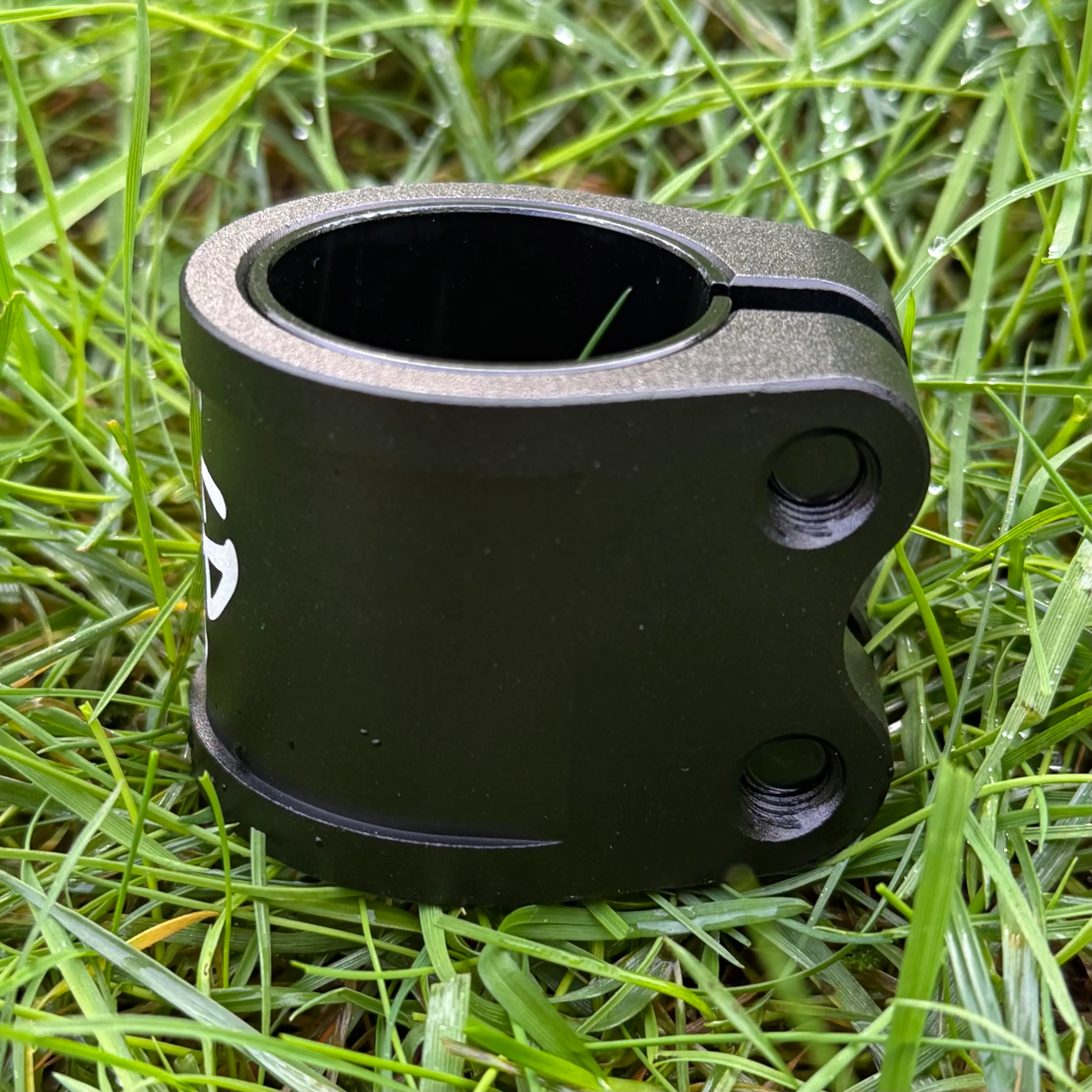 Black Spanner Clamp - Image 3